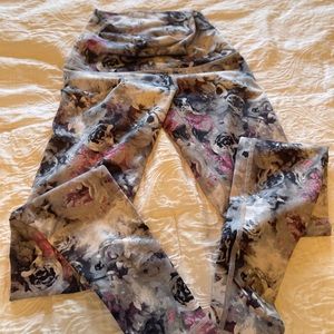 Lululemon Wunder unders size 4